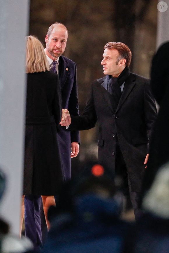 Une fois terminée la soirée, le prince de Galles a pris la direction de l'ambassade de la capitale pour s'entretenir avec le président américain

Emmanuel Macron, président de la République Française et le prince William, prince de Galles - Arrivées à la cérémonie de réouverture de la cathédrale Notre-Dame de Paris, le 7 décembre 2024. Joyau de l’art gothique, lieu de culte et de culture, symbole universel de la France et de son histoire, la cathédrale de Notre-Dame de Paris rouvre ses portes les 7 et 8 décembre, cinq ans après le terrible incendie qui l’avait ravagée le 15 avril 2019. © Bestimage