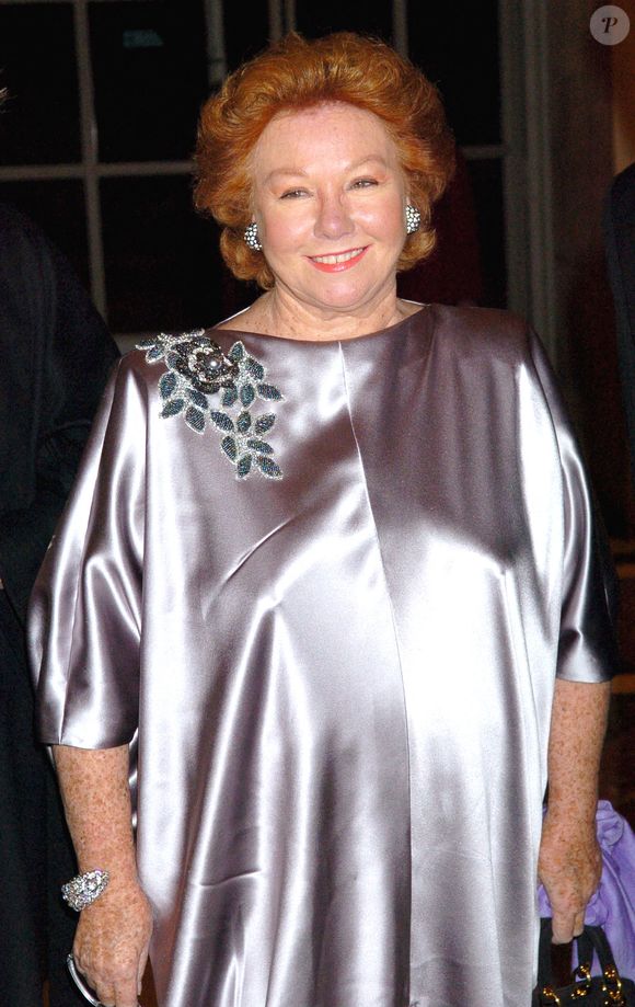 Nadine de Rothschild assiste à la XXIIème Nuit de l'Enfance au Château de Versailles, Yvelines, France le 6 décembre 2004. Photo par Bruno Klein/ABACA.