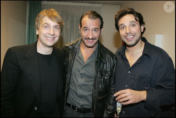 Leur aventure commune prend racine dans l’effervescence des années 1990, au sein de la mythique troupe des Nous C’est Nous. 

Exclusif - Jean Dujardin Didier Gustin et Bruno Salomone à l'enregistrement à Paris de l'émision"La télé de Sabastien" le 1er janvier 2006 sur France 2. © BAHI / BESTIMAGE