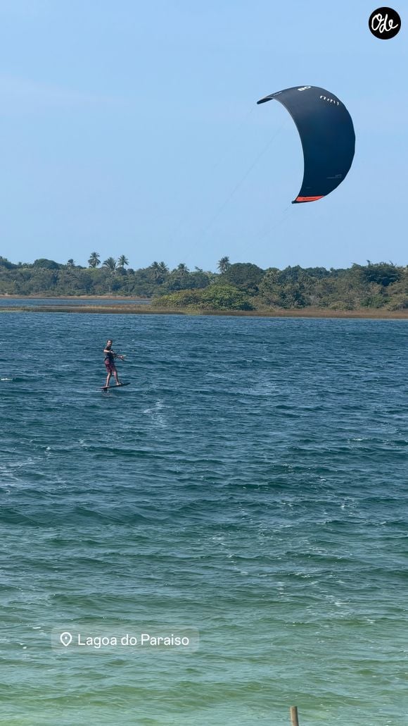 Entre baignades, paysages de rêve et activités nautiques, ils profitent pleinement de cette parenthèse à deux.

Martin Kretz au Brésil en août 2026

Capture d'écran d'une story publiée sur le compte Instagram de Martin Kretz