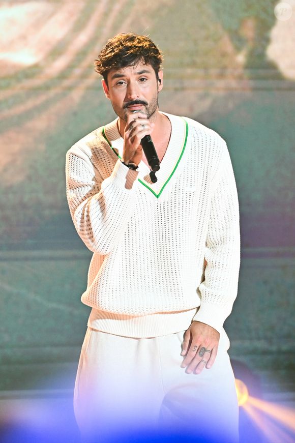 Le chanteur habite dans le Bassin d'Arcachon, comme Laure Manaudou


Exclusif - Jérémy Frérot - Enregistrement de l'émission "Vivement dimanche" au studio Gabriel, présentée par M.Drucker, et diffusée sur France 3 le 15 juin 2025. 
© Guillaume Gaffiot / Bestimage