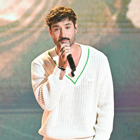 Le chanteur habite dans le Bassin d'Arcachon, comme Laure Manaudou


Exclusif - Jérémy Frérot - Enregistrement de l'émission "Vivement dimanche" au studio Gabriel, présentée par M.Drucker, et diffusée sur France 3 le 15 juin 2025. 
© Guillaume Gaffiot / Bestimage