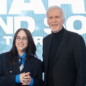 Quelques centaines de fans privilégiés ont pu découvrir en avant-première mondiale le film-concert événement "Hit Me Hard and Soft : The Tour (Live in 3D)", réalisé par le légendaire James Cameron.

Billie Eilish et James Cameron à la première du film "Billie Eilish Hit Me Hard and Soft : The Tour Live in 3D" le 28 avril 2026 à Londres, Angleterre. © STARMAX / BESTIMAGE