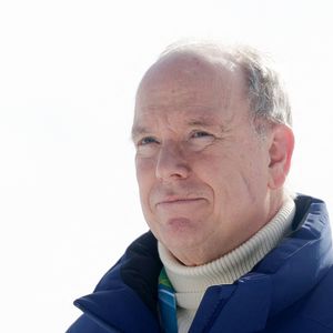 07 février 2026, Italie, Bormio : Olympie, Jeux Olympiques d'hiver Milan Cortina 2026, ski alpin, descente, hommes, Prince Albert de Monaco avant la cérémonie de remise des prix. Photo : Oliver Weiken/DPA/ABACAPRESS.COM