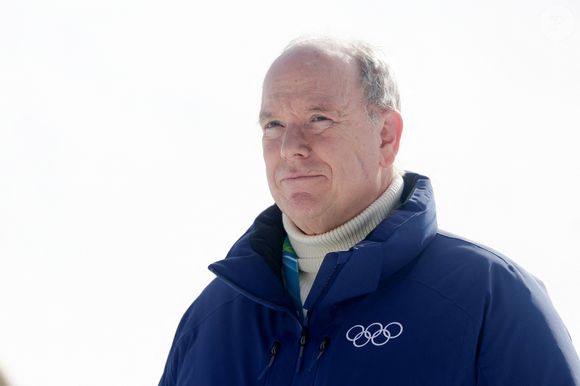 07 février 2026, Italie, Bormio : Olympie, Jeux Olympiques d'hiver Milan Cortina 2026, ski alpin, descente, hommes, Prince Albert de Monaco avant la cérémonie de remise des prix. Photo : Oliver Weiken/DPA/ABACAPRESS.COM