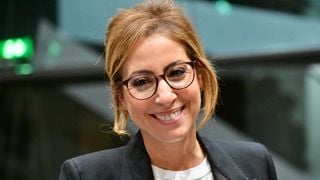 "Elle en rêve" : Une nouvelle vie pour Léa Salamé, loin du 20 heures et bien plus proche de son compagnon Raphaël Glucksmann ?