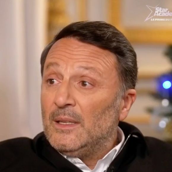 Dans le nouveau numéro de 50' Inside, piloté par Isabelle Ithurburu, ce samedi 21 décembre 2024, il s'est volontiers confié sur son clan recomposé.

Arthur sur le plateau de "50' Inside" face à Isabelle Ithurburu.