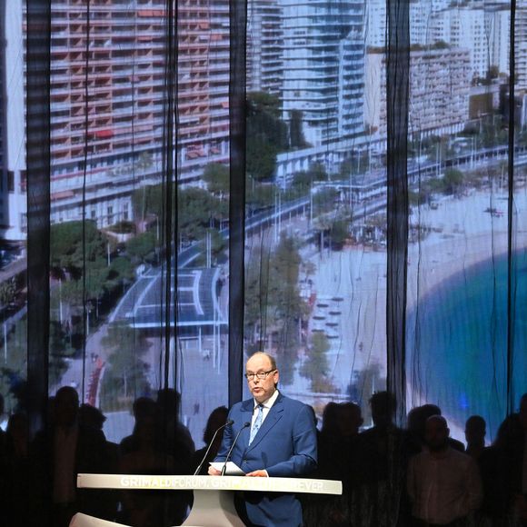 Le prince Albert II de Monaco et la princesse Charlene ont célébré les 25 ans du Grimaldi Forum et inauguré l'extension de l'espace d'exposition accompagné par M. Pierre André Chiappori représentant le ministre d'Etat de la Principauté, M. Henri Fissore, le président du Grimaldi, et de Mme Sylvie Biancheri, la directrice générale, à Monaco le 16 janvier 2025. © Bruno Bebert/Bestimage