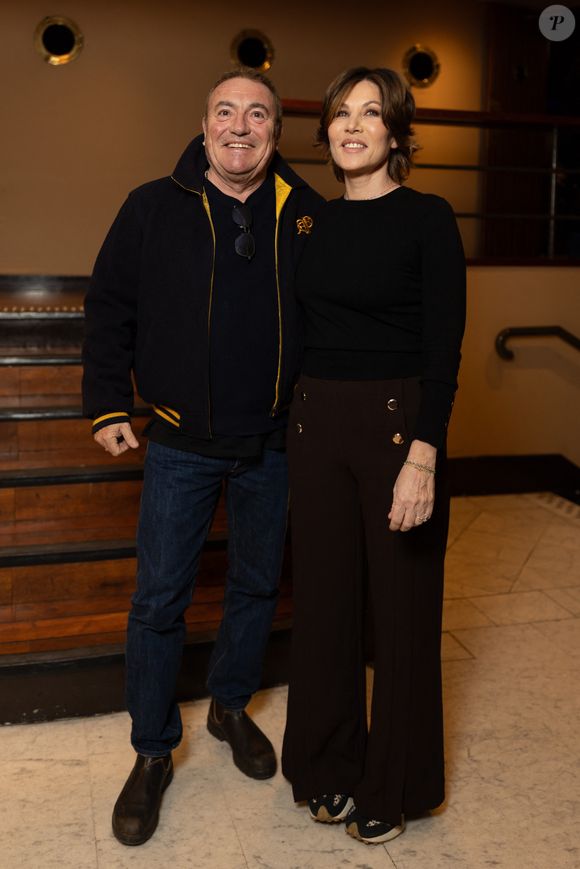 Ne gardant aucune amertume de leur séparation, Mathilde Seigner entretient aujourd’hui une excellente relation avec le réalisateur et sa nouvelle épouse.

Exclusif - Fabien Onteniente, Mathilde Seigner - Avant-première du film "Au cœur de nos terres" au Club de l'Etoile qui sortira sur Fance 2 le 4 mars à Paris le 17 février 2026. © Julien Sarkissian/Bestimage
