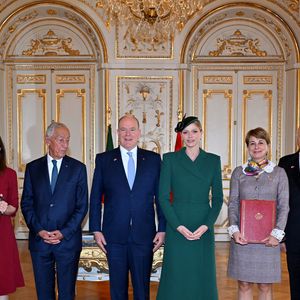 Le prince Albert II de Monaco et la princesse Charlene ont accueilli le président portugais Marcelo Rebelo de Sousa au Palais Princier de Monaco dans le cadre d'une visite d'Etat, le 20 novembre 2025. © Bruno Bebert/Bestimage