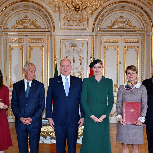 Le prince Albert II de Monaco et la princesse Charlene ont accueilli le président portugais Marcelo Rebelo de Sousa au Palais Princier de Monaco dans le cadre d'une visite d'Etat, le 20 novembre 2025. © Bruno Bebert/Bestimage