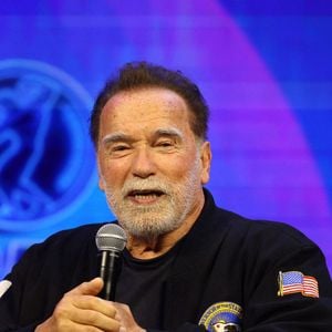 À travers son blog, il partage désormais une vision du sport axée sur la santé et la longévité.
Arnold Schwarzenegger au festival Arnold Sports UK. © Imago/PsnewZ/Bestimage