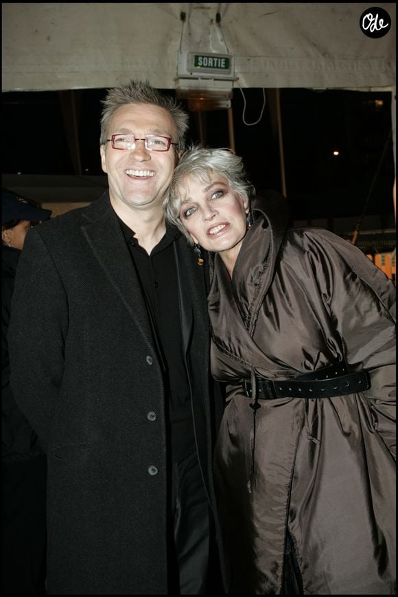 Laurent Ruquier a également expliqué qu'il relisait parfois les textos et réécoutait les derniers messages vocaux de son amie Marie Laforêt.

Laurent Ruquier et Marie Laforêt à la générale du spectacle "Saltimbanco" du Cirque du Soleil.

© RINDOFF-BAHI / BESTIMAGE