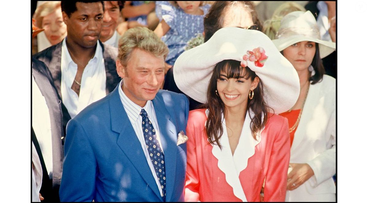 35 ans après son mariage avec Johnny Hallyday, Adeline Blondieau va se  remarier ! Son mystérieux compagnon a fait sa demande - Purepeople
