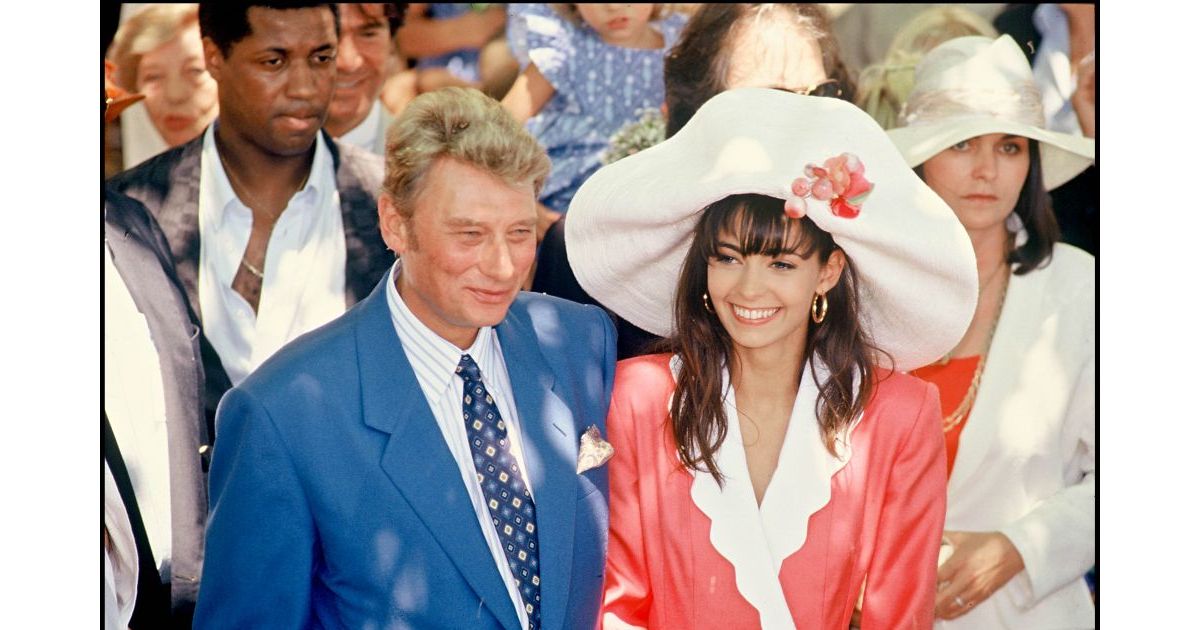 35 ans après son mariage avec Johnny Hallyday, Adeline Blondieau va se  remarier ! Son mystérieux compagnon a fait sa demande - Purepeople