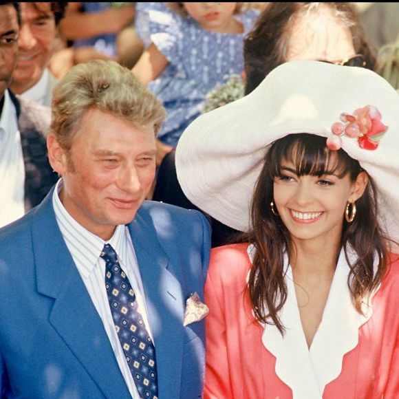 Adeline Blondieau est fiancée ! 


Premier mariage d'Adeline Blondieau et Johnny Hallyday à Ramatuelle, le 9 juillet 1990. Crédit photo : Bestimage