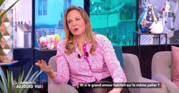 Il s'agit de Florence Escaravage.

Florence Escavarage, experte en relations amoureuses vue dans "Ca commence aujourd'hui"