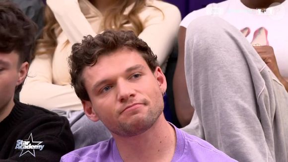 Le jeune homme est inquiet de ne pas pouvoir être à 100% sur le plateau de la Star Academy. 

Theo P, Star Academy sur TF1. Capture d'écran TF1