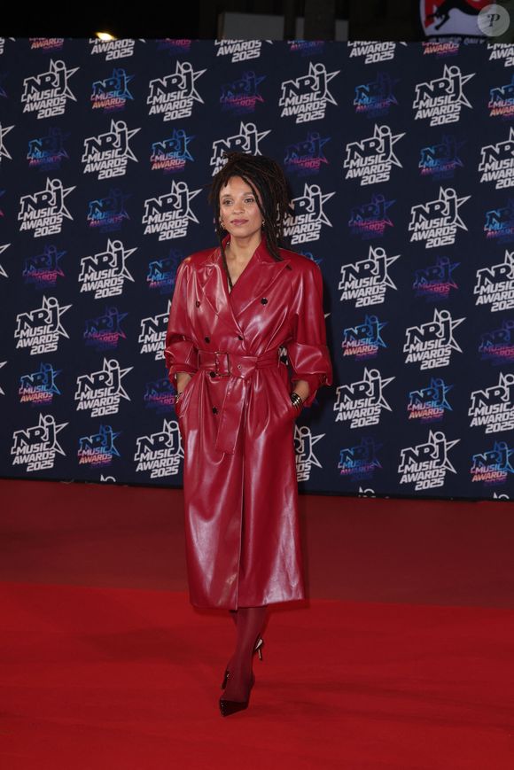 Stefi Celma au photocall de la 27ème édition des NRJ Music Awards au palais des Festivals de Cannes, France, le 31 octobre 2025. © Dominique Jacovides/Bestimage
