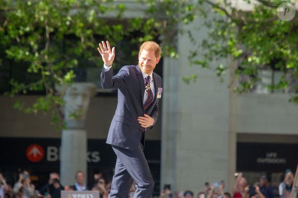 Cet anneau, fabriqué depuis une dizaine d'années par l'entreprise finlandaise Oura, a été popularisé par une autre figure de la royauté : le prince Harry.

Le prince Harry, duc de Sussex arrive à la célébration du 10ème anniversaire des Invictus Games, en la cathédrale Saint-Paul à Londres, le 8 mai 2024. © Tayfun Salci/ZUMA Press/Bestimage