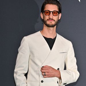 Pierre Niney lors du dîner "Kering Women In Motion" à Cannes, le 18 mai 2025. Photo : Julien Reynaud/APS-Medias/ABACAPRESS.COM