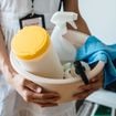 Cette astuce à moins de 2€ promet de faire briller la paroi de douche et la robinetterie en un clin d'œil