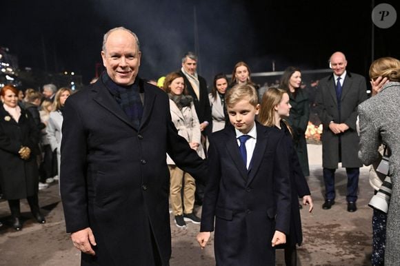 Le prince Albert II de Monaco, le prince héréditaire Jacques, marquis des Baux, sont au Quai Antoine 1er au port Hercule pour le traditionel embrasement de la barque. © Bruno Bebert / Bestimage