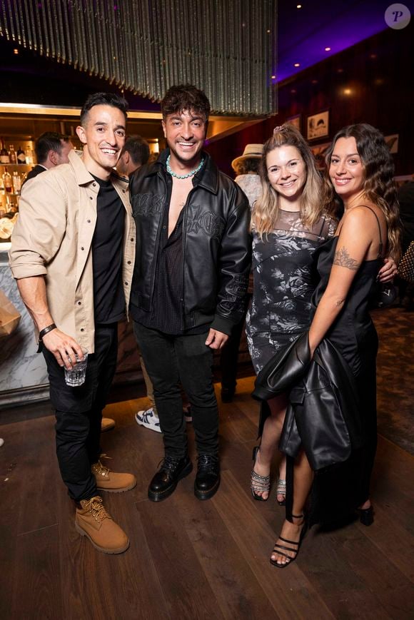 Le thème était "Dolce Vita - Vintage"

Thibaud Delapart, dit Tibo InShape, Darko, Juju Fitcats, de son vrai nom Justine Becattini, et la compagne de Darko lors de l'inauguration du Restaurant & Bar 19.20 by Norbert Tarayre à l'hôtel Prince de Galles à Paris le 10 octobre 2023 ©Pierre Perusseau / Coadic Guirec / Bestimage