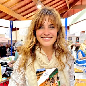 Laëtitia Milot pour le livre "Sur nos chemins" en dédicace à la 43ème Foire du Livre de Brive le 9 novembre 2025. © Fabien Faure / Bestimage