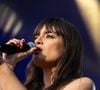 Et sur les images, il chante le nouveau titre de sa mère, "Le mur"

Clara Luciani se produit sur scène lors du Festiv4L Signe Renault au Chalet des Iles le 23 juin 2025 à Paris, France. Photo by Nasser Berzane/ABACAPRESS.COM
