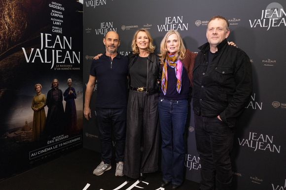 Bernard Campan, Alexandra Lamy, Isabelle Carré, Grégory Gadebois à la première du film "Jean Valjean" au cinéma Publicis à Paris le 17 novembre 2025.

© Julien Sarkissian / Bestimage