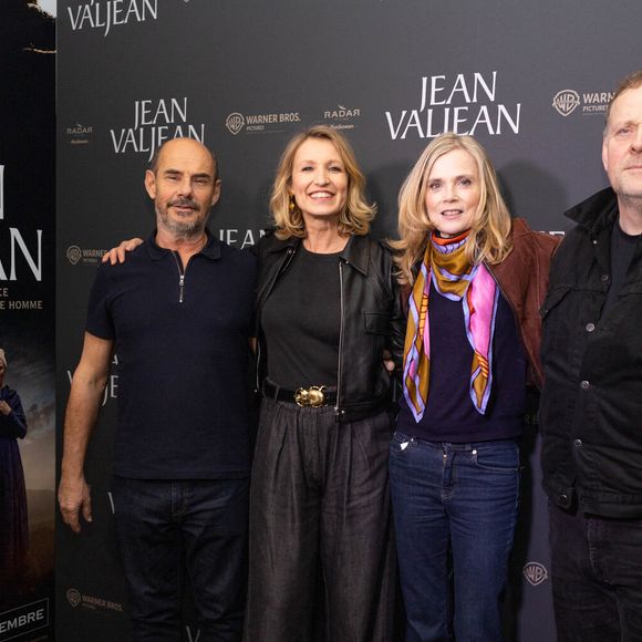 Bernard Campan, Alexandra Lamy, Isabelle Carré, Grégory Gadebois à la première du film "Jean Valjean" au cinéma Publicis à Paris le 17 novembre 2025.

© Julien Sarkissian / Bestimage