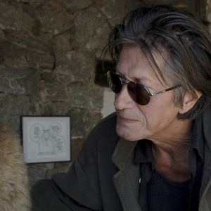 Archives - En France, Jacques Dutronc chez lui à Monticello en Corse avec ses chats. le 9 mai 2005.
GONGORA Marie-Anne via Bestimage