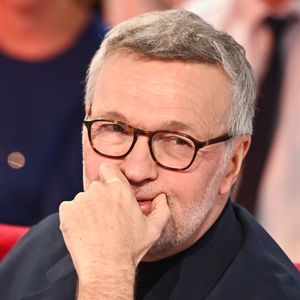 TF1, M6, BFMTV... Ces dernières années, Laurent Ruquier prend plaisir à papillonner de chaîne en chaîne. 

Exclusif - Laurent Ruquier - Enregistrement de l'émission "Vivement Dimanche" au Studio Gabriel à Paris, France, présentée par M.Drucker et diffusée sur France 3. © Guillaume Gaffiot/Bestimage