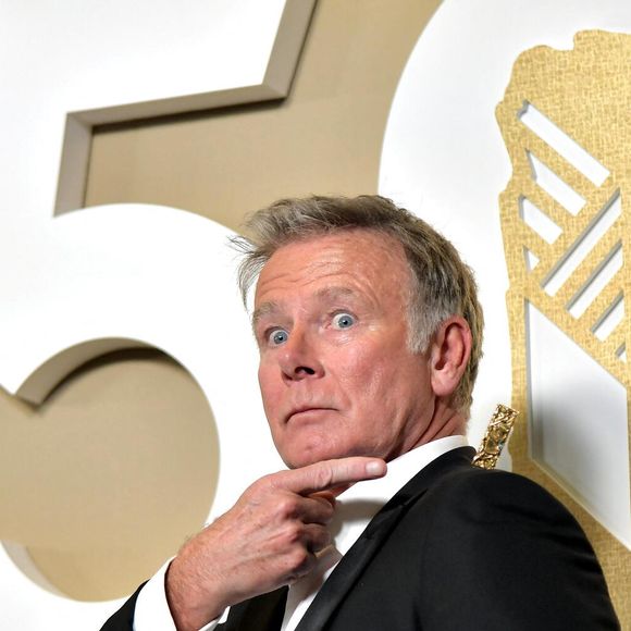 Le héros de "Camping" s'est illustré avec une autodérision rare dans une fausse catégorie, celle de ceux qui n'ont jamais eu de César : l'humoriste est monté sur scène, au cours de la soirée, pour récupérer un mini César, symbole des déçus de la cérémonie !

Franck Dubosc et son Cesario - Photocall des lauréats de la 50ème cérémonie des César à l'Olympia à Paris le 28 février 2025. © Dominique Jacovides / Olivier Borde / Bestimage