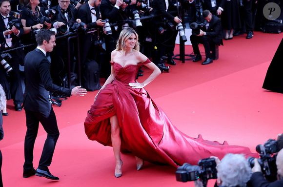 Heidi Klum - Montée des marches du film " Le deuxième acte " pour la cérémonie d'ouverture du 77ème Festival International du Film de Cannes, au Palais des Festivals à Cannes. Le 14 mai 2024.

© Jacovides / Moreau / Bestimage