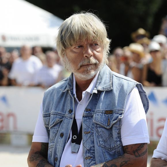 Ils ont divorcés en 2011. 

Le chanteur Renaud - Tournoi de pétanque Grand Prix des Personnalités d 'Isle sur la Sorgue dans le Vaucluse (84) le 24 juin 2017 © Eric Etten / Bestimage