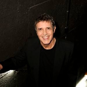 Julien Clerc en backstage de l'enregistrement de l'émission "La fête de la chanson française - 20 ans d'émotions" présentée par L.Thilleman et A.Manoukian, et diffusée le 17 avril sur France 3 à Paris, France, le 9 décembre 2025. © Jack Tribeca/Bestimage