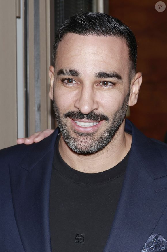 Mais à Marseille, ce n'est pas pour jouer au football que l'ancien professionnel a fait le déplacement.

Adil Rami - Vernissage de l'exposition photos et du livre "La Boxe fait son cinéma" à l’hôtel Brach à Paris le 23 Septembre 2025. © Christophe Aubert via Bestimage