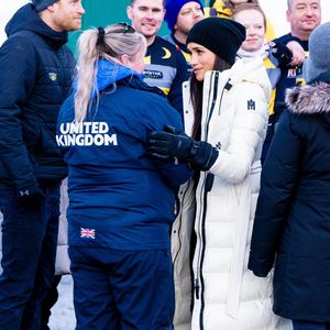 Le prince Harry et Meghan Markle font une apparition à la cérémonie d'accueil de Whistler lors des Jeux Invictus Vancouver Whistler 2025. Le couple a rejoint les athlètes et les supporters à Vancouver, au Canada, le 10 février 2025, pour lancer les prochains jeux ©Backgrid USA / Bestimage