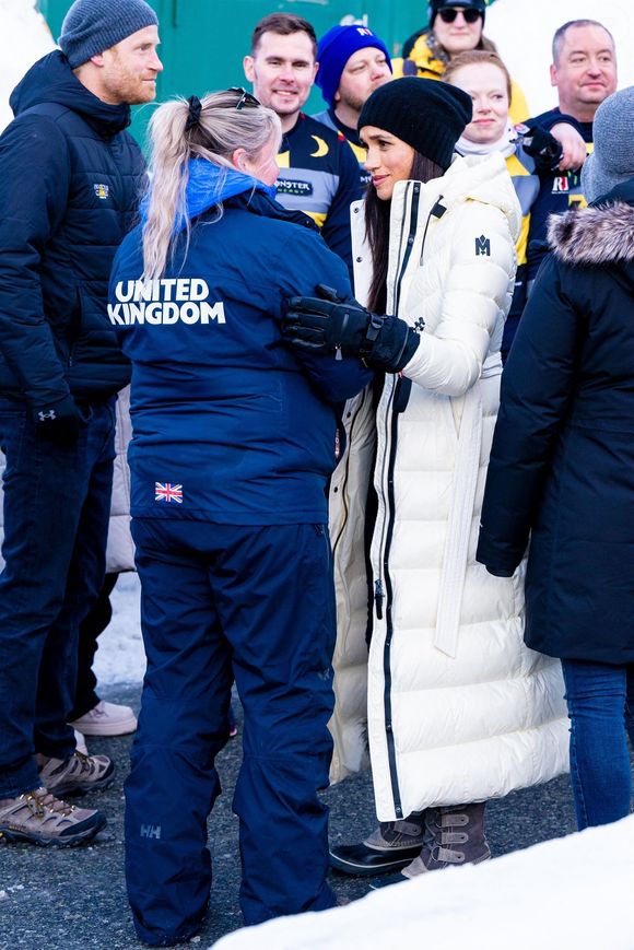 Le prince Harry et Meghan Markle font une apparition à la cérémonie d'accueil de Whistler lors des Jeux Invictus Vancouver Whistler 2025. Le couple a rejoint les athlètes et les supporters à Vancouver, au Canada, le 10 février 2025, pour lancer les prochains jeux ©Backgrid USA / Bestimage