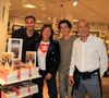 Ensemble, ils ont eu plusieurs enfants qui se sont eux aussi lancé dans la même carrière en rejoignant l'agence familiale

Raphael Kretz, Valentin Kretz, Sandrine Kretz, Olivier Kretz - La famille Kretz (série L'Agence sur TMC et Netflix) dédicace son livre "Bienvenue à l'Agence" au BHV Marais à Paris le 14 mai 2024. © Philippe Baldini/Bestimage