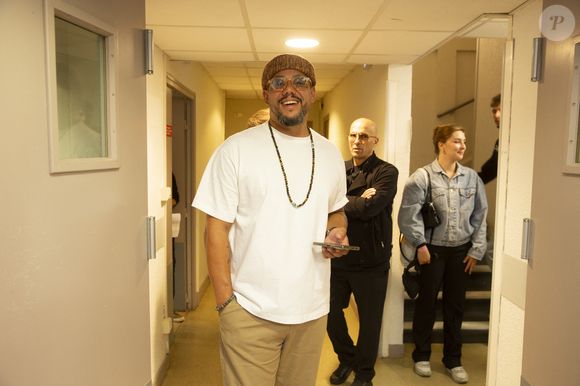 "L'artiste s'est installé dans le sud de Paris", "en grande banlieue", apprend-on dans les pages de Gala, dans son édition du 27 février.
Exclusif - Ben l'Oncle Soul en backstage du grand concert hommage au poète chanteur Claude Nougaro organisé par la mairie de Toulouse en partenariat avec France Bleu Occitanie et France 3 Occitanie, sur la place du Capitole à Toulouse, France, le 8 septembre 2024. © Frédéric Maligne/Bestimage