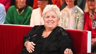 EXCLU "J'ai la chance d'avoir deux maisons que j'adore" : Mimie Mathy, sa vie partagée entre Paris et une petite cité médiévale du Sud