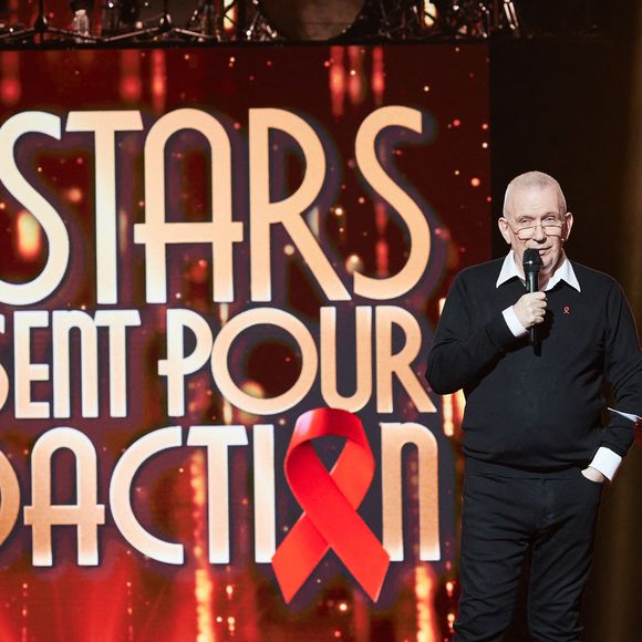 Exclusif - Jean Paul Gaultier et Stephane Bern lors de l’enregistrement de l’émission “Les stars s’unissent pour le Sidaction” au théâtre Marigny à Paris, France, le 11 mars 2025. L’émission sera diffusée en prime le 22 mars sur France 2. © Guirec-Moreau/ Bestimage