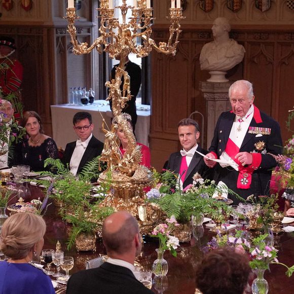 Le roi Charles III aux côtés d'Emmanuel Macron lors du Banquet d'État organisé en l'honneur du Président français à Londres le mardi 8 juillet 2025. Photo credit should read: Yui Mok/PA Wire