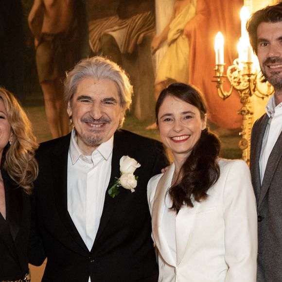Mariage religieux pour Serge Lama et Luana Santonino, entourés du fils de Serge Lama Frédéric et de sa femme Léa, à la mairie du 7ème arrondissement de Paris, le 11 février 2021. Crédit Cyril Moreau/Bestimage