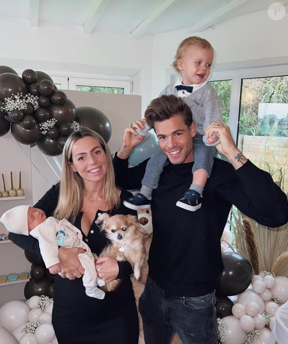 Installée à Bali avec son époux et leurs deux petits garçons, l'influenceuse vit aujourd'hui sereinement, loin des actuelles tensions touchant Dubaï.

Hillary Danderosieren et son mari Giovanni sur Instagram.