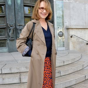Nathalie Baye - Arrivées au défilé de mode "Agnès b", collection prêt-à-porter printemps-été 2015 au Palais de Tokyo à Paris. Le 30 septembre 2014