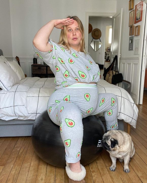 Six mois d’insomnies et de méfiance permanente s'en suivent… "Je rêvais que tu me trompais. Je me réveillais, je t’en voulais", a-t-elle raconté dans son podcast. 

Le mannequin Juliette Katz (Coucou les Girls) sur Instagram.